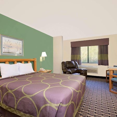 Super 8 By Wyndham Cloquet Hotel Exterior photo