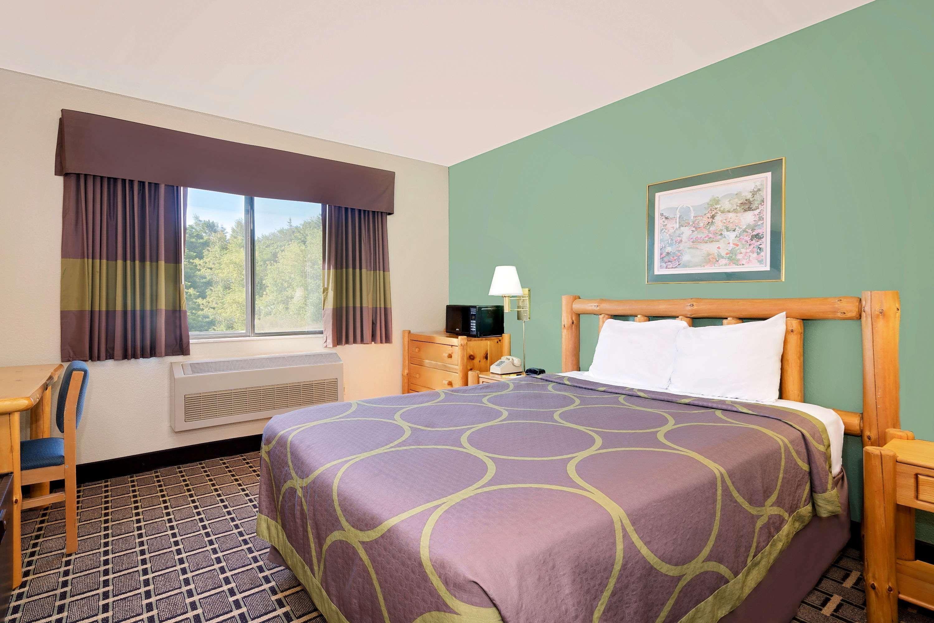 Super 8 By Wyndham Cloquet Hotel Exterior photo