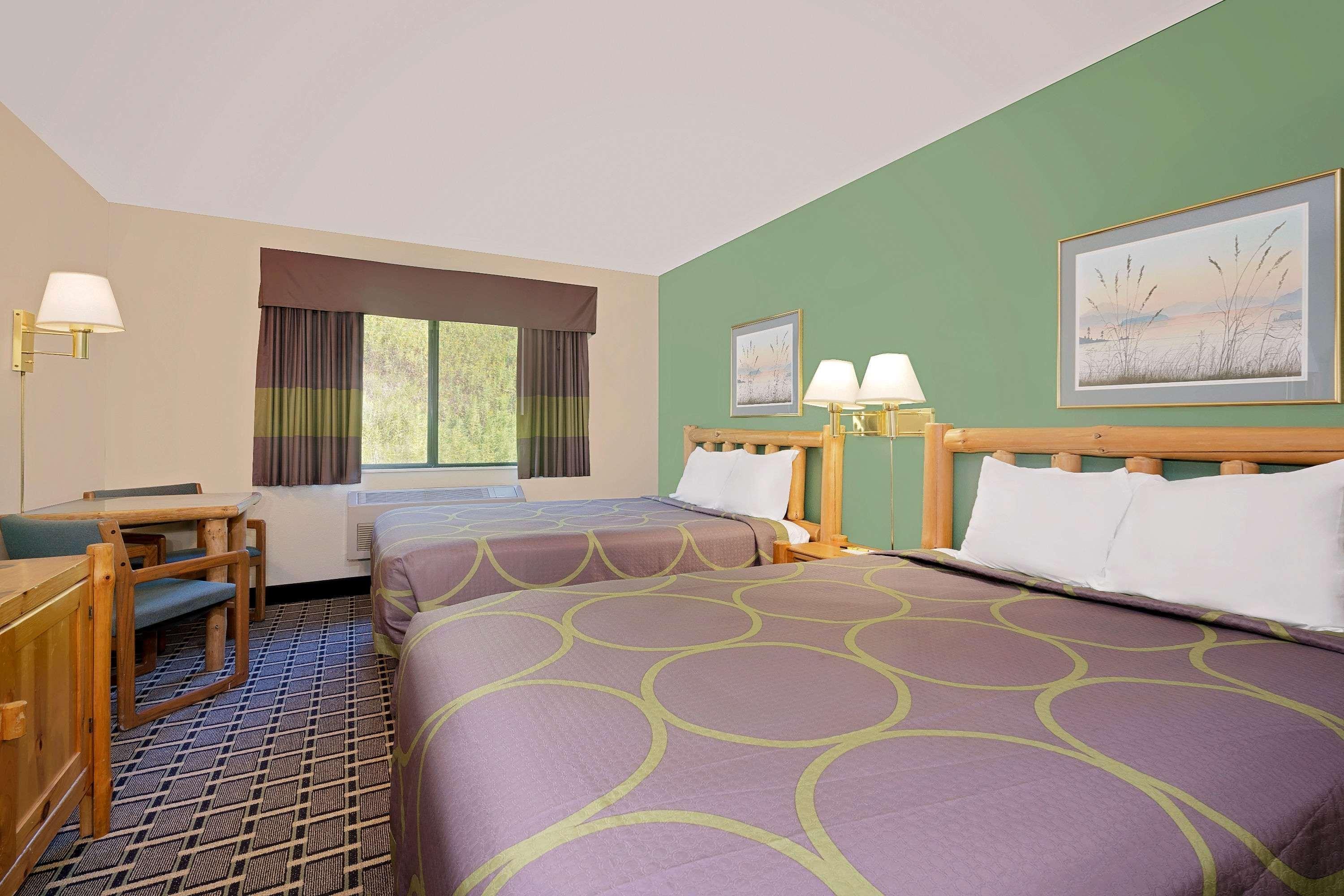 Super 8 By Wyndham Cloquet Hotel Exterior photo