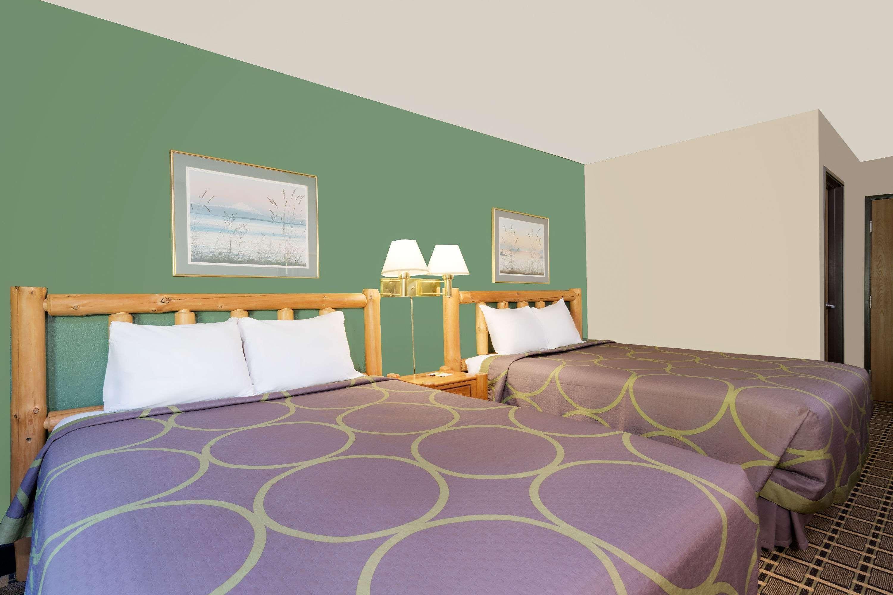 Super 8 By Wyndham Cloquet Hotel Exterior photo