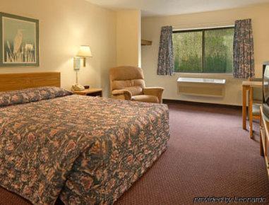 Super 8 By Wyndham Cloquet Hotel Room photo