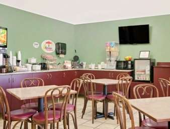 Super 8 By Wyndham Cloquet Hotel Restaurant photo